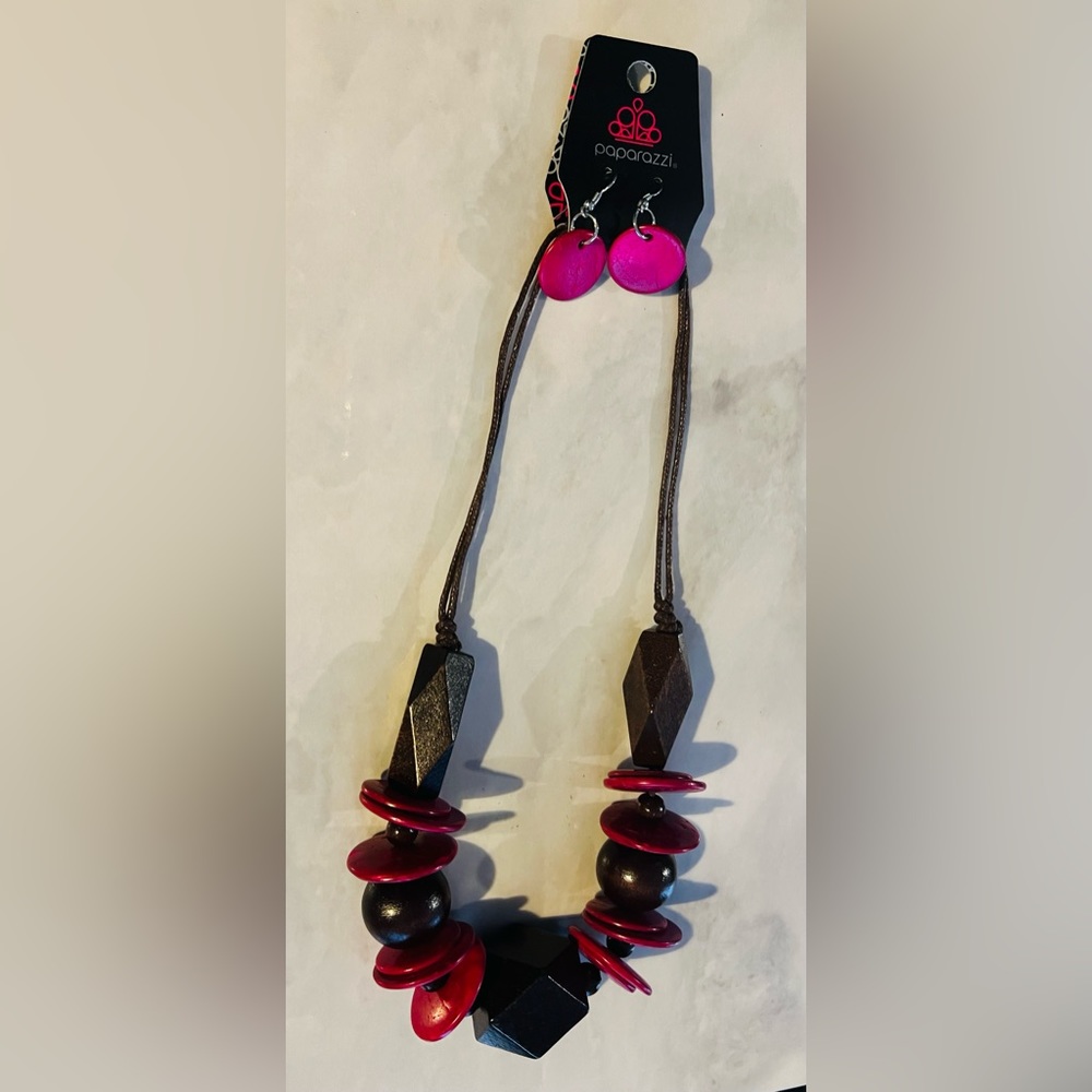 Pink and wood beaded jewelry set new never worn